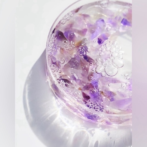 Revolution Calming Fix Amethyst Fixing Spray with Hyaluronic Acid 2.87 FL OZ - Picture 4 of 4